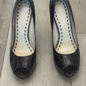 EUC Enzo Angiolini Dark Brown Croc Peep Toe Heels Size 11